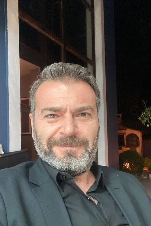 Güray Görkem as Seyfi