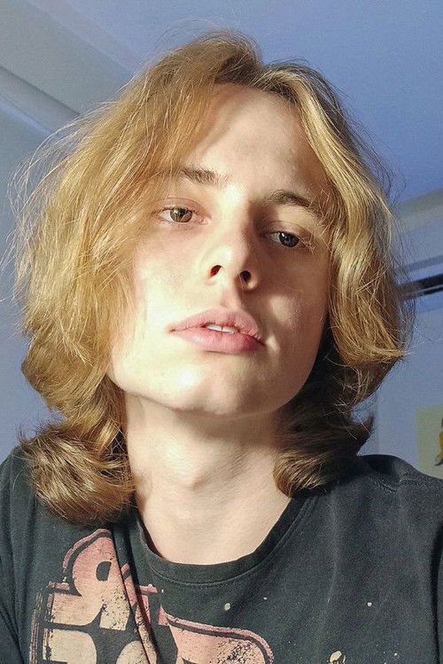 Esdras Nass Dürks as Theo