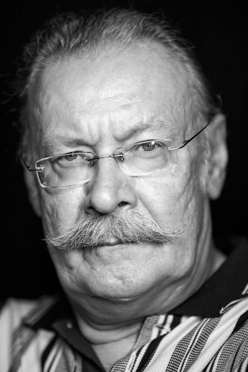 Aleksandr Samoylov as Dimka - komsorg