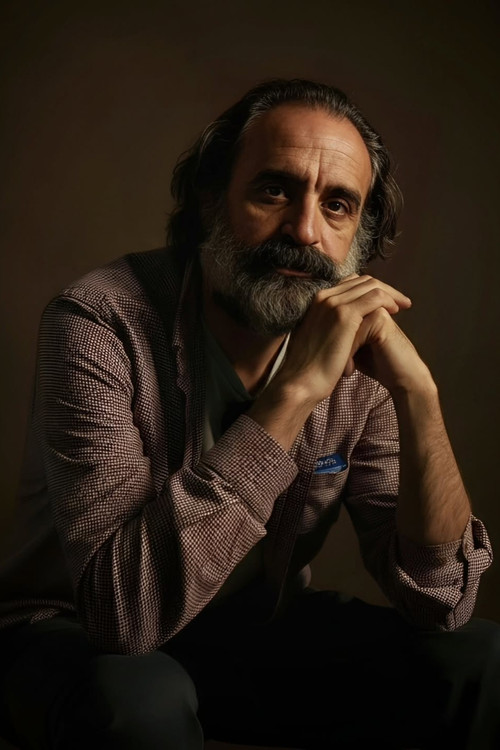 Bakhtiyar Panjeei as Bakhtiyar