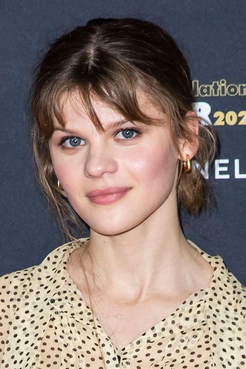 Céleste Brunnquell as Lou