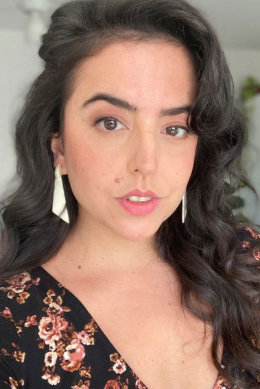 Livia la Gatto as Narradora