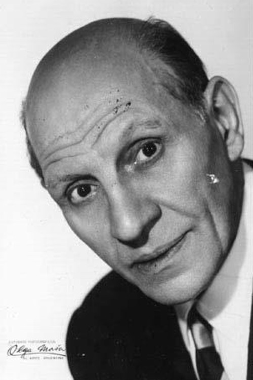 Cayetano Biondo as Camarero anciano