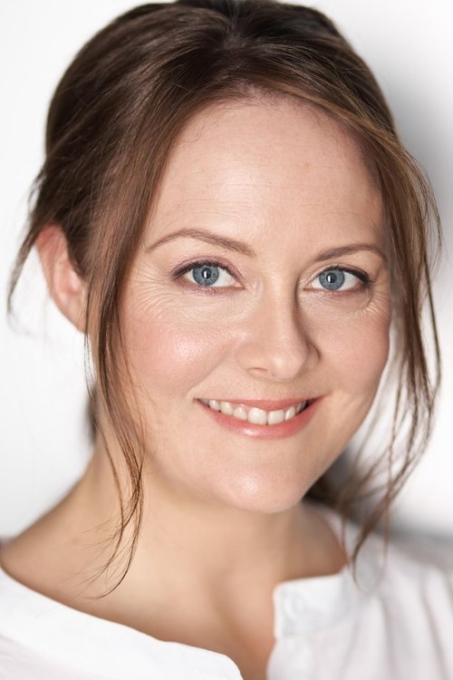 Anna-Mai Hoek as Clerk