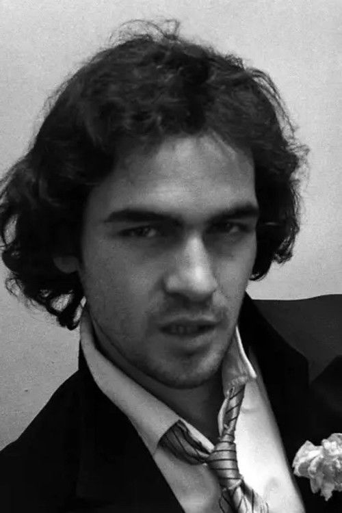 Toño Martín as Guitarra (Burning)