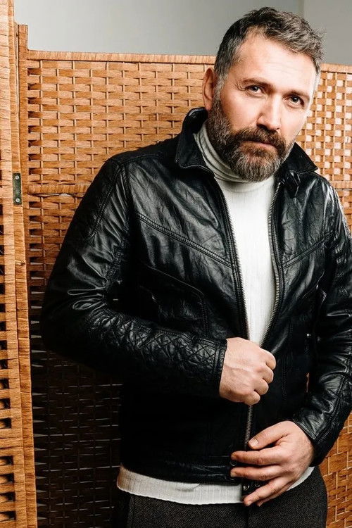 Hakan Aydın as Çolak