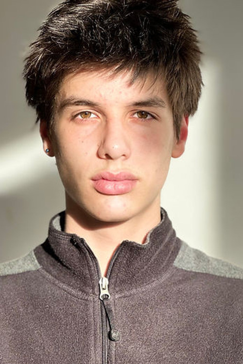 Jules Dallaire Noël as Ami 1