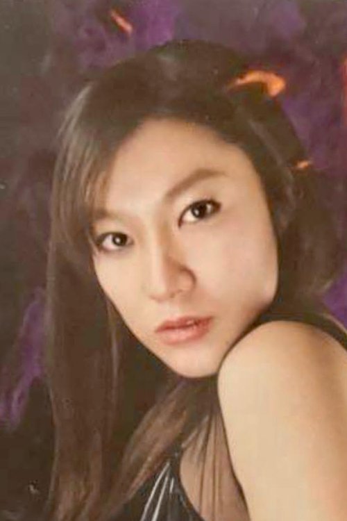 Aiko Oshino as ひとみ / クリーチャー