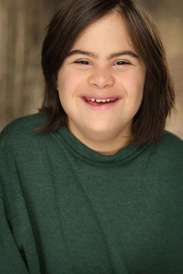 Liam Michel Saux as Zach