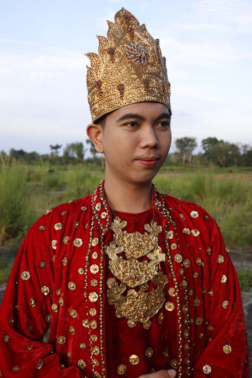 Abby Virgiawan as Sultan Abdul Muluk