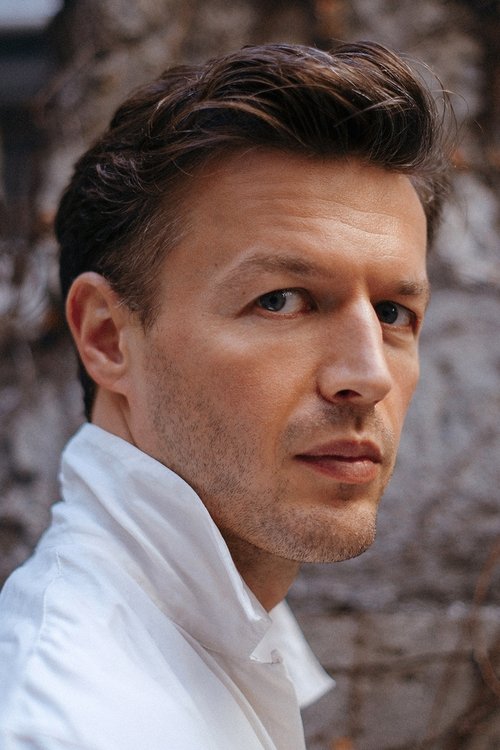 Aleksandar Gavranić as Rođak