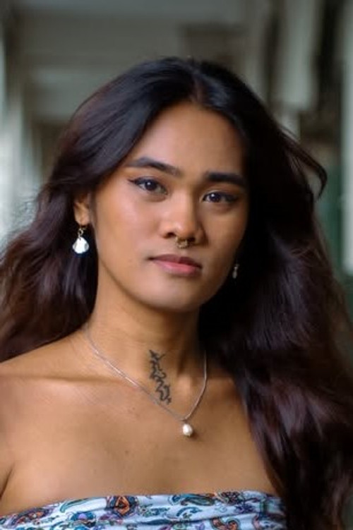 Serena Magiliw as Beauty