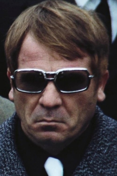 Sisto Brunetti as Agent (uncredited)