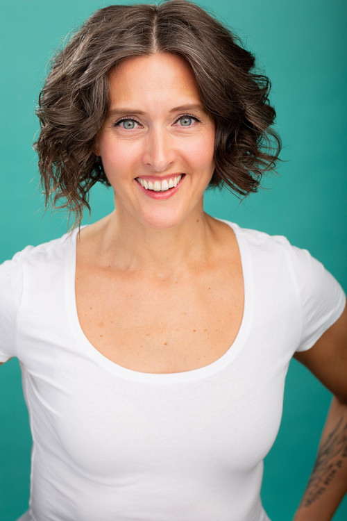 Mandi Elkins Hutchins as Amelia