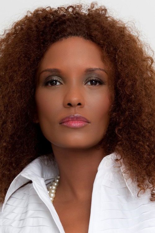 Isabel Fillardis as Mira