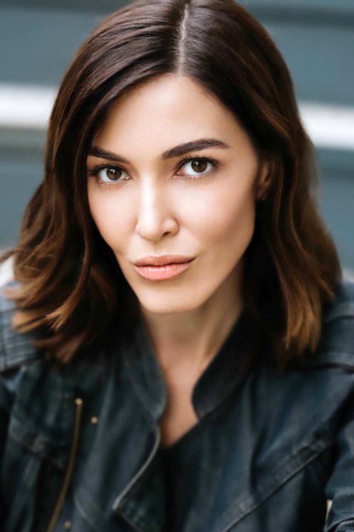 Hedley Harlan as Beth