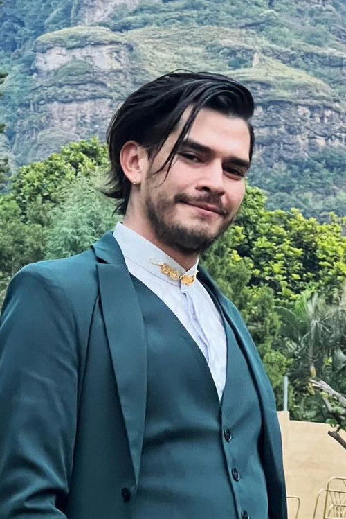 Fer Suárez as Ariana