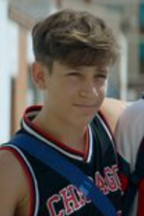 Joel Gálvez as Robert