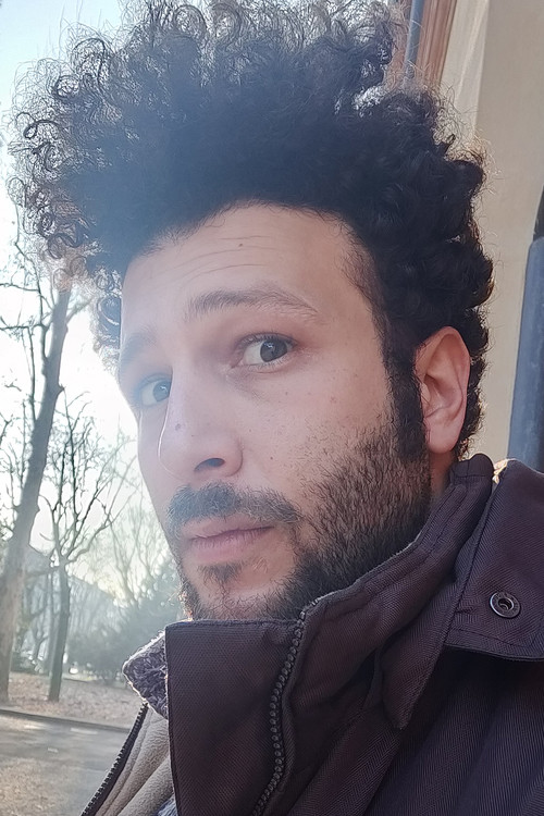 Daniel Lascar as Roberto Amato