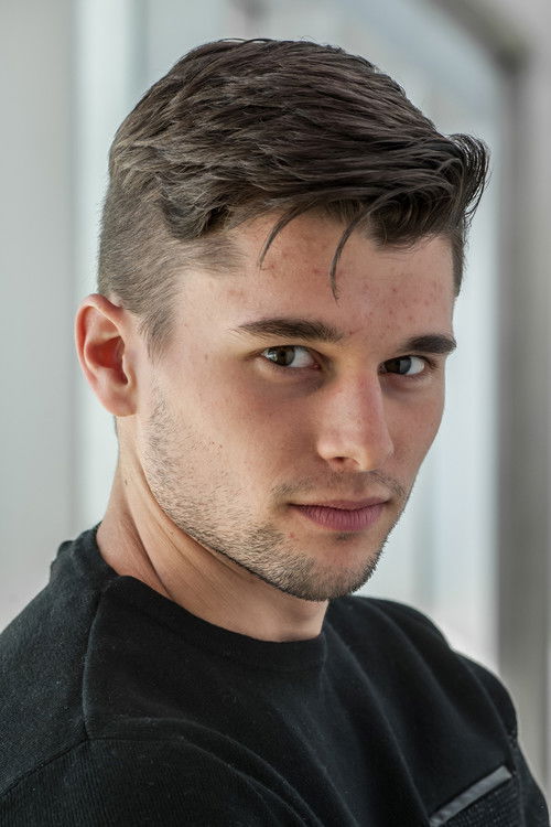 Guillaume Paquin as Entu