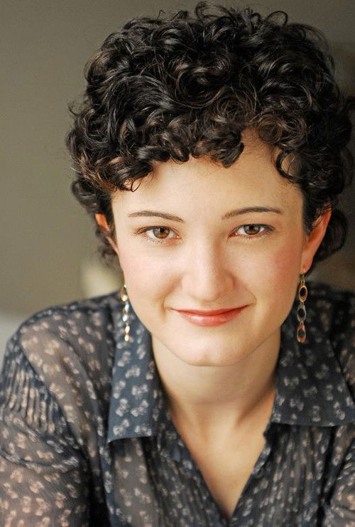 Sarah Yahr Tucker as Linda