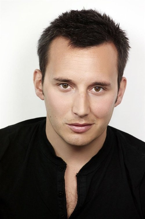 Martin Pautard as Jo