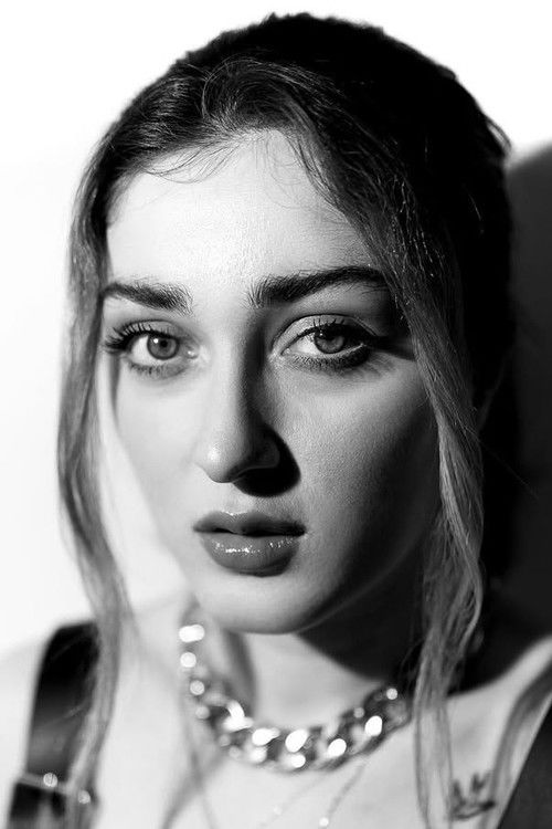 Gunel Rahimova as (segment "Tək xanımlar restoranı")