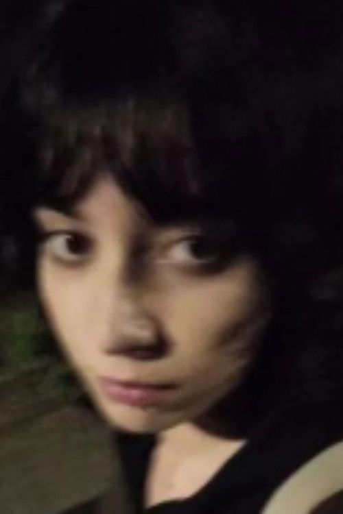 Vee Ortiz as Vee/Entrevistador