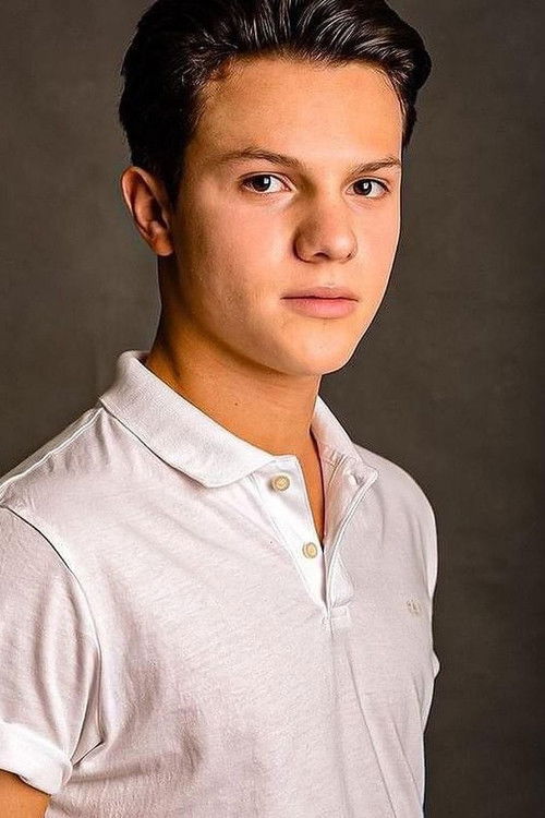 Emiliano González as Pablo 'Gato' Félix