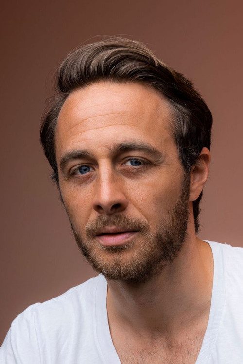 Gabriel Raab as Mike