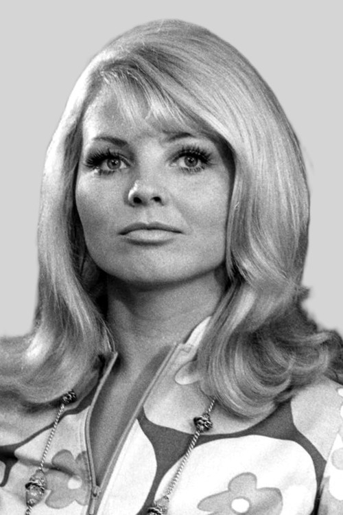 Maria Brockerhoff as Karin Leisner