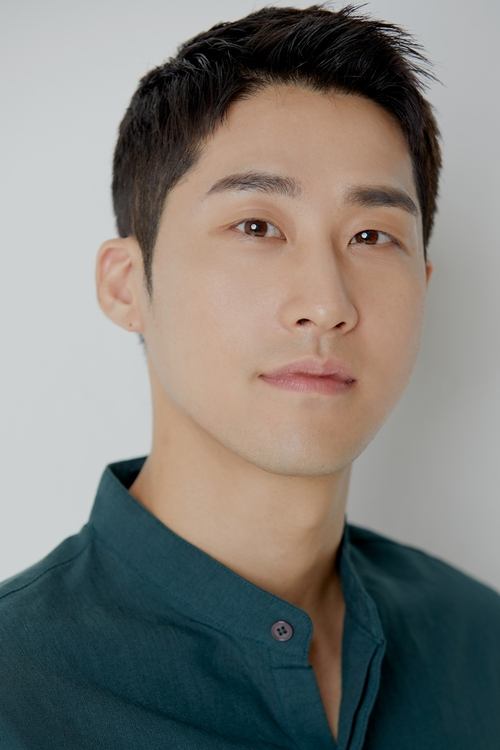 Kim Ji-chul as 