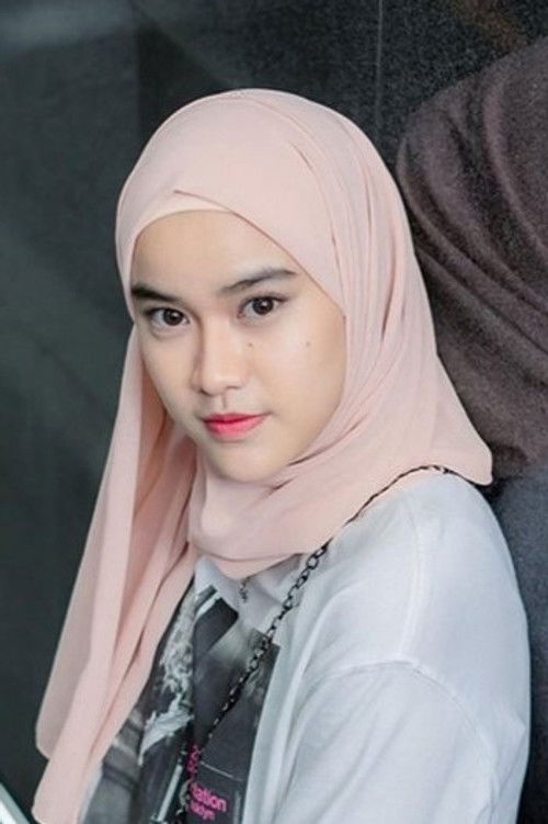 Dwi Putri Bonita as Uty