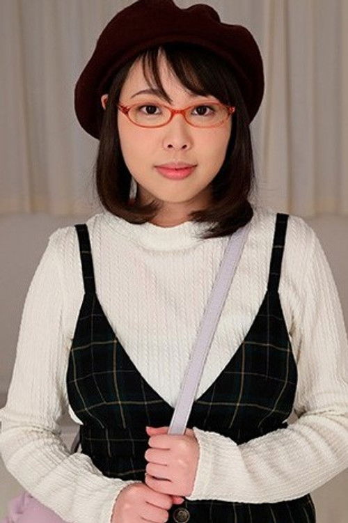 Eimi Suzukawa as