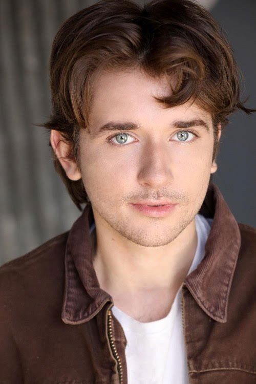 Bradley Beachum as Johnny