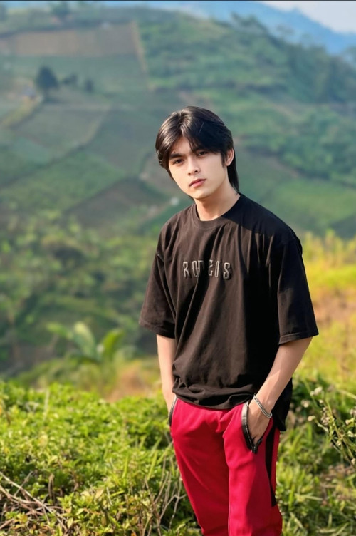 Trayen Kaligis as Rodin