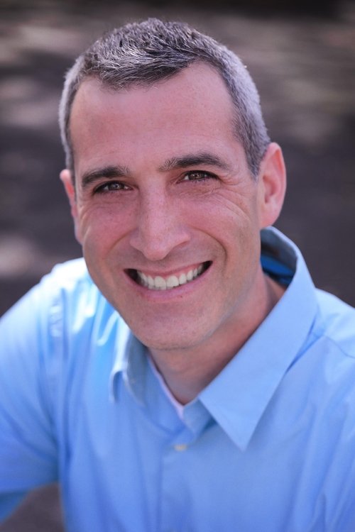 Andy Ussach as Bar Patron (uncredited)