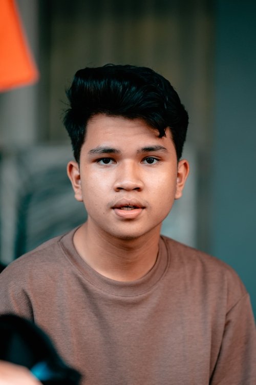 Aaron Ticoalu as Student
