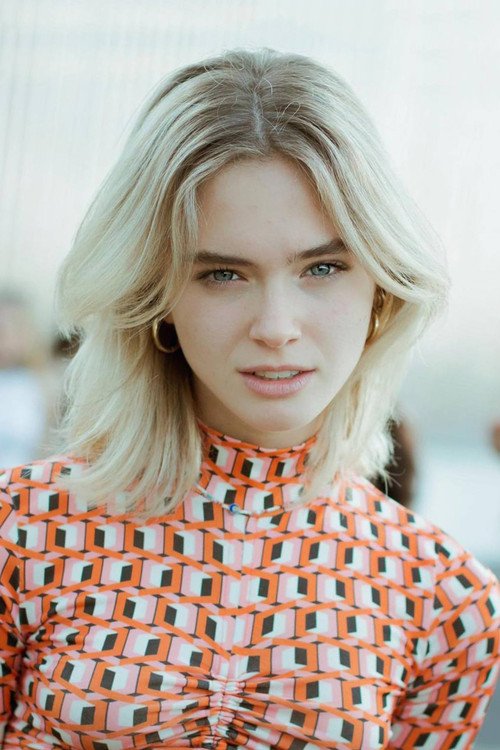 Caterina Ferioli as Nica