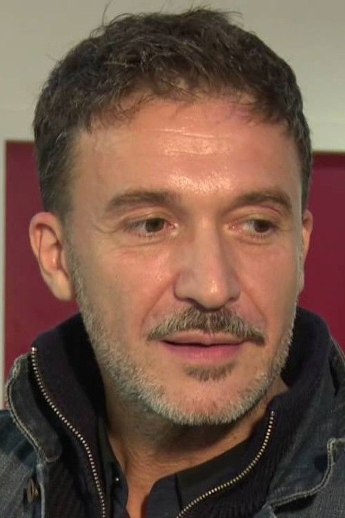 Mario Fanfani as Homme au smartphone