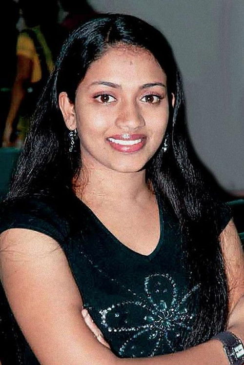 Mallika as Shanthi
