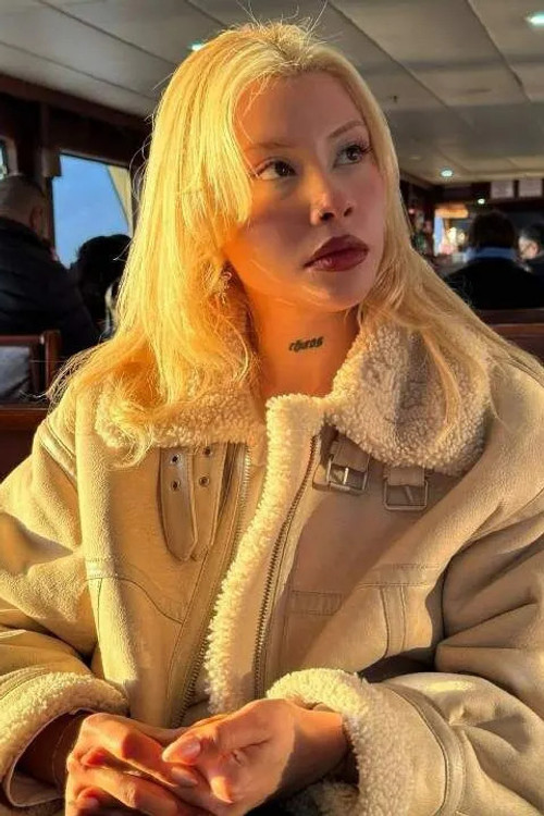 Eylem Dokur as Eylem