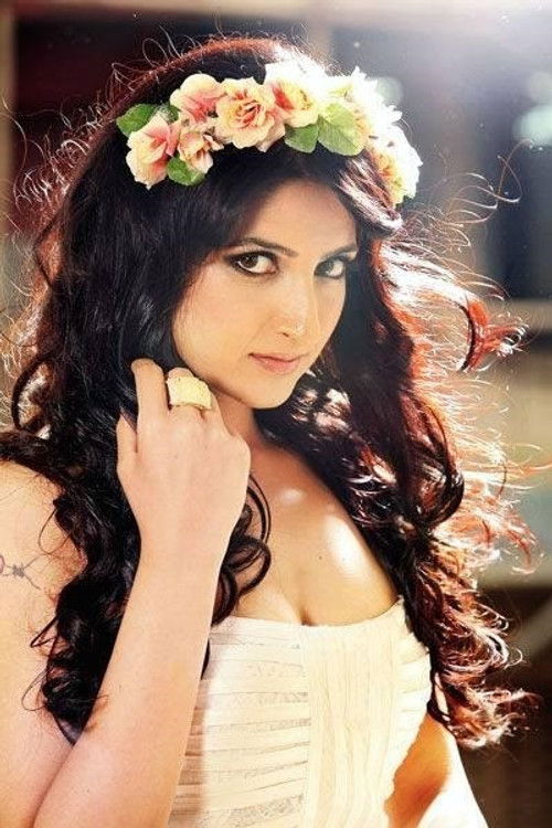 Aprajita Mahajan as Kajri