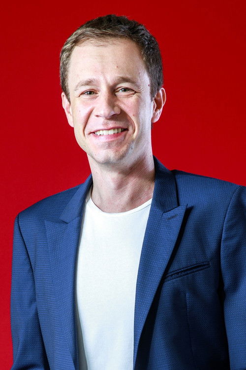 Tiago Leifert as Tiago Leifert