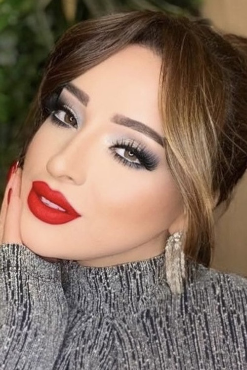 Nurana Tohidi as Bəsti