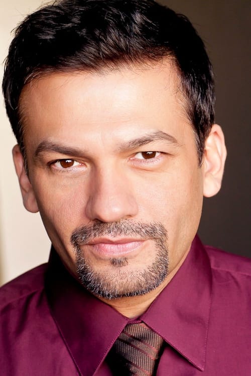 David Barrera as Roberto Serrano