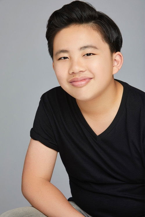 Albert Tsai as Ian