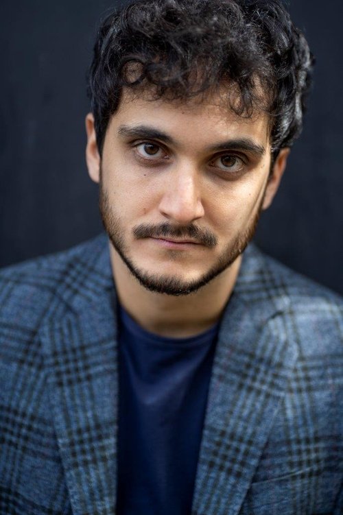 Matteo Cecchi as Leonardo