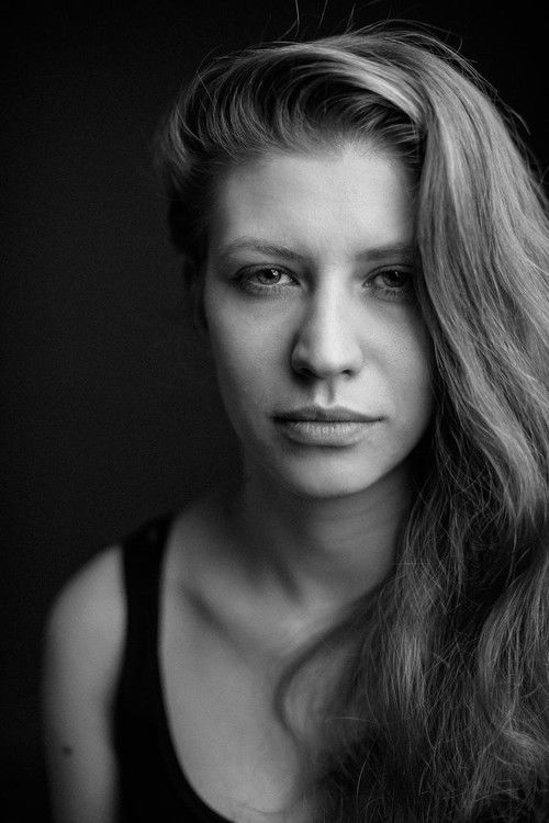 Julia Erusova as Василиса