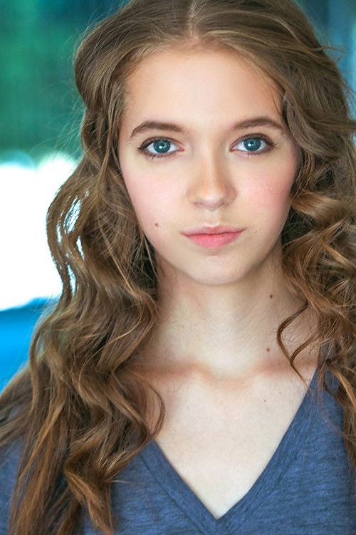 Hannah Sohn as Sophie